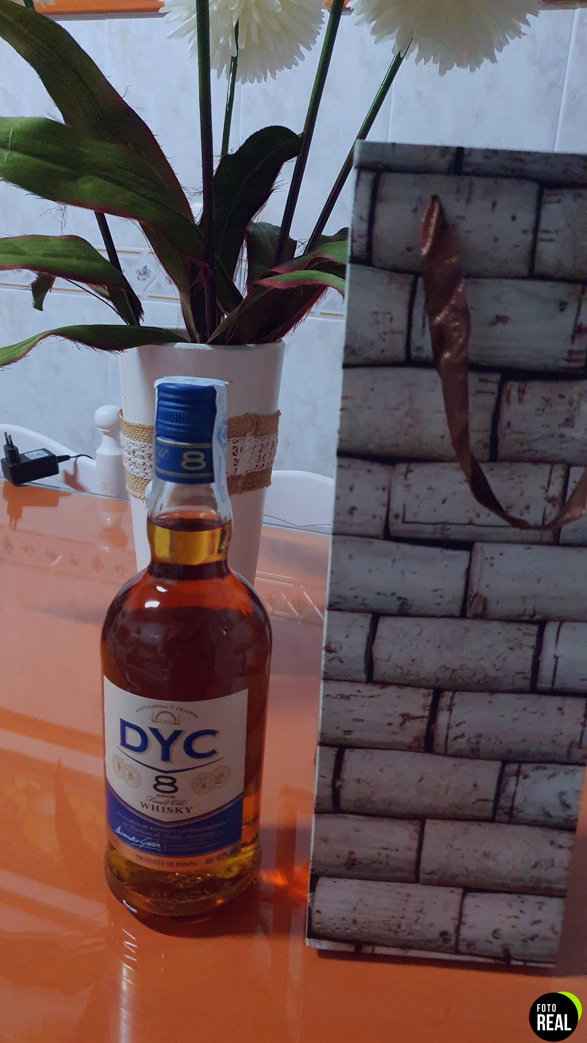 dyc-whisky-8-anos-roble-americano-foto-1