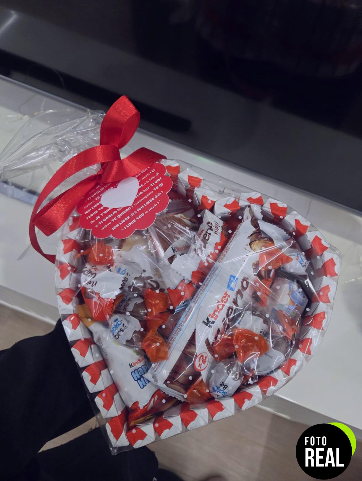 cesta-san-valentin-chocolates-kinder-regalo-2023-foto-2
